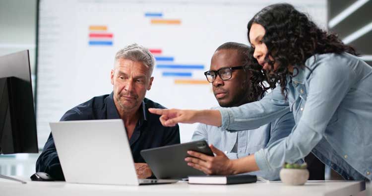 A business team reviews fuel card data in real-time from their computers at the office.
